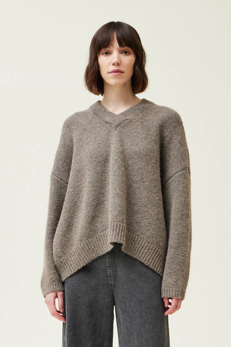 V-NECK OVERSIZED PULLOVER