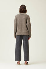 Load image into Gallery viewer, V-NECK OVERSIZED PULLOVER
